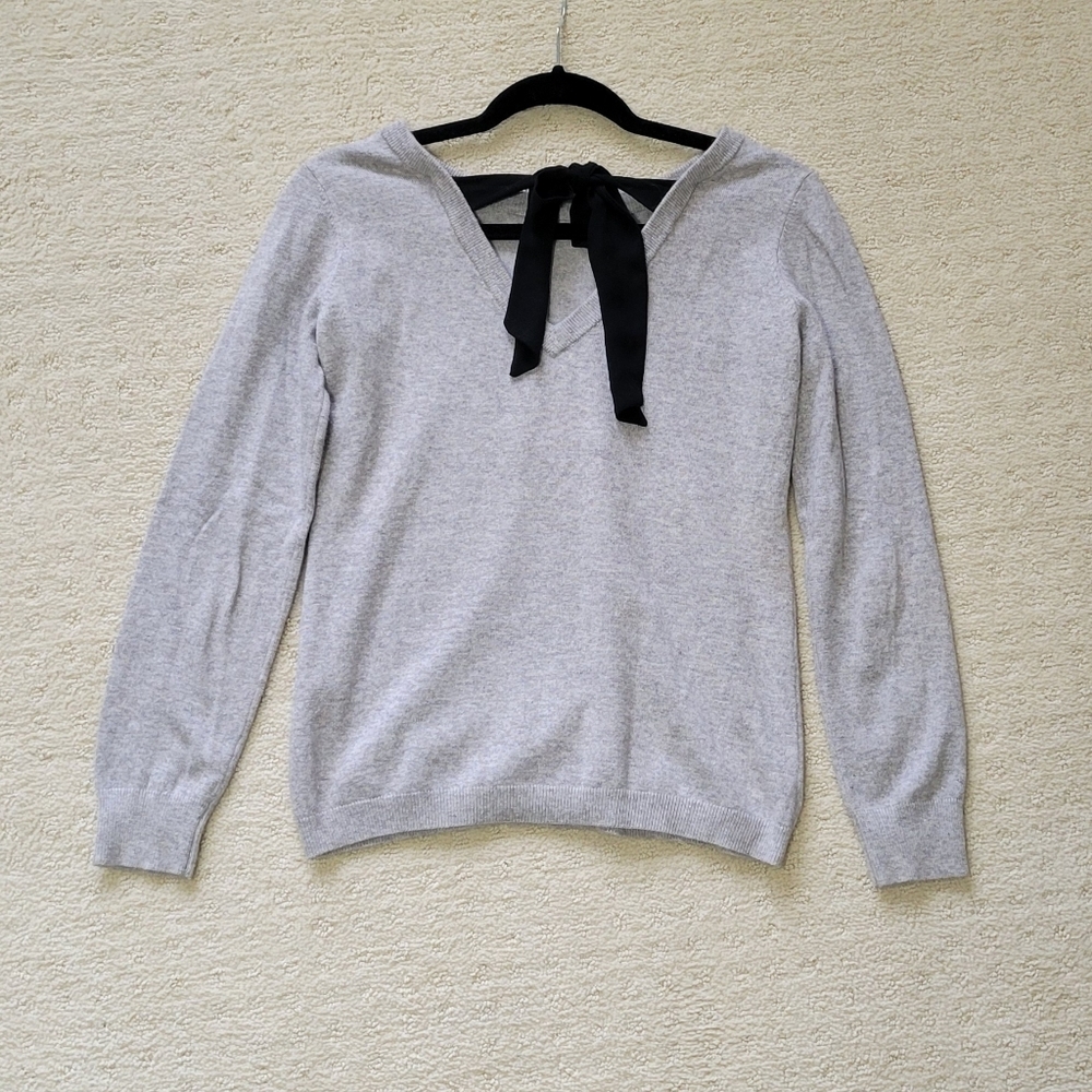 Lime Crew Neck Sweater With a ribbon